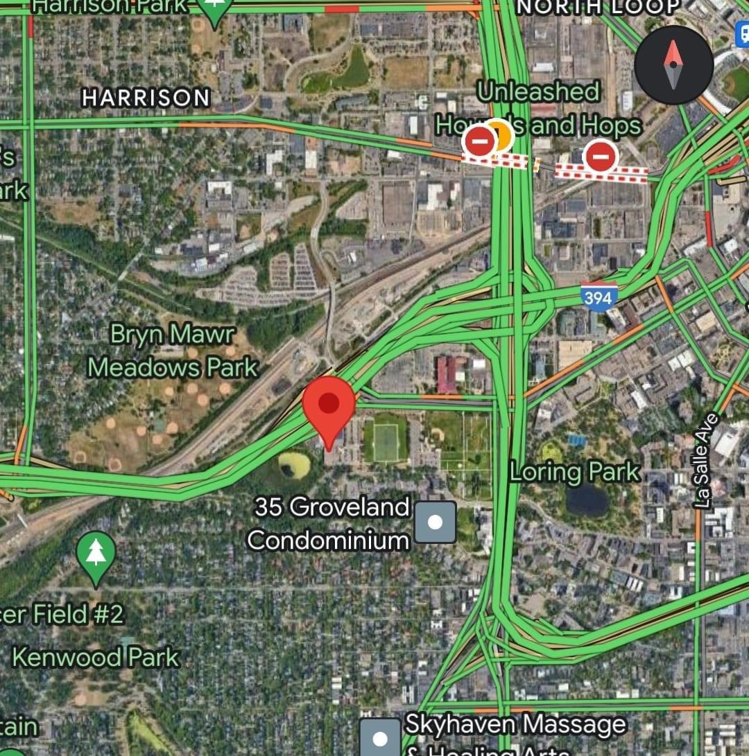 MN_CRIME's tweet image. MINNEAPOLIS: Officers were following a hit-and-run suspect vehicle when two people fled on foot off of 394 &amp;amp; Dunwoody Blvd. - One suspect was taken into custody, and a second was last seen running westbound near the Parade Ice Garden. The vehicle has Illinois plates and was…