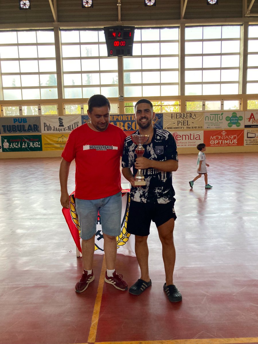 Así quedarían repartidos los premios de las #24HorasHerrera 2023.

🥇Campeón. Boomerang FS
🥈Subcampeón. Los Tiesos
🥉Tercer lugar. Frutas Pineda
🏅Cuarto lugar. P. Bética Ángel Cuéllar
🏆 Trofeo mejor jugador para el portero de Los Tiesos

¡Enhorabuena!