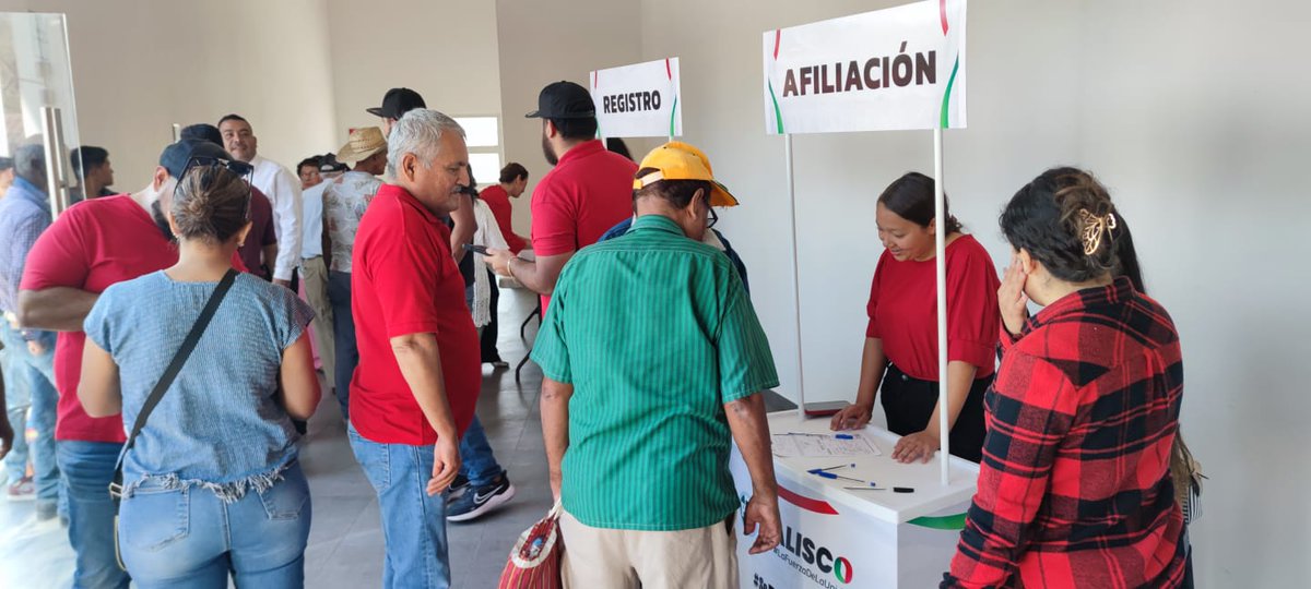 PRI_Nacional's tweet photo. En el PRI creemos en el poder de la participación ciudadana, por ello nos sentimos muy contentos de sumar a más personas al trabajo de nuestro partido en #Jalisco.

¡Juntos construiremos un México mejor!

#YoMeAfilioAlPRI https://t.co/lVrl7oS9EJ