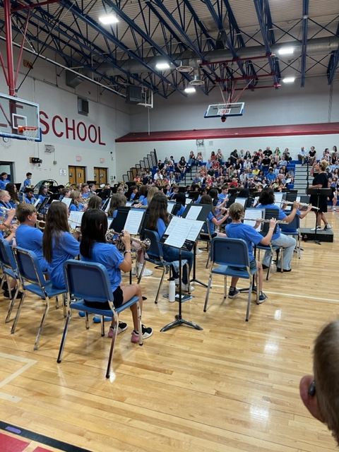 wcsGMS's tweet image. SUMMER SHOUT OUT: Our band students joined over 150+ band students from across @wcsedu at the Inaugural WCS Summer Band Camp last week. 

Our very own Mr. Blue helped cast the vision for the camp which included band directors from WCS including Mr. Jankowski! 🎷🎺

#GeneralsLEAD