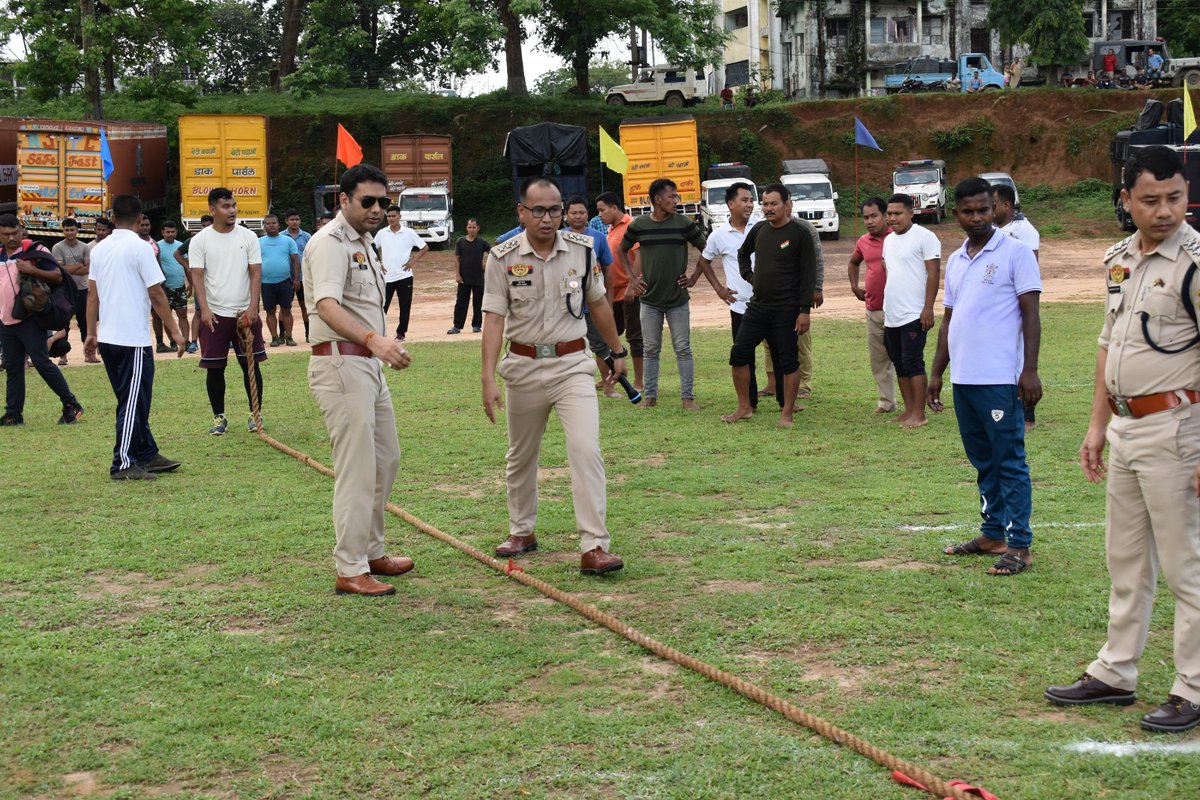 Dhalai_Police's tweet photo. Intra-District Tug of War organised by Dhalai Police supported by HDFC Bank, Ambassa Branch.
HUM FIT
TOH INDIA FIT
FIT DHALAI POLICE
#fitindian
#dmdhalai
#TripuraPolice
#fitdhalaipolice
#SevaVeertaBandhuta https://t.co/BdX8eavso4