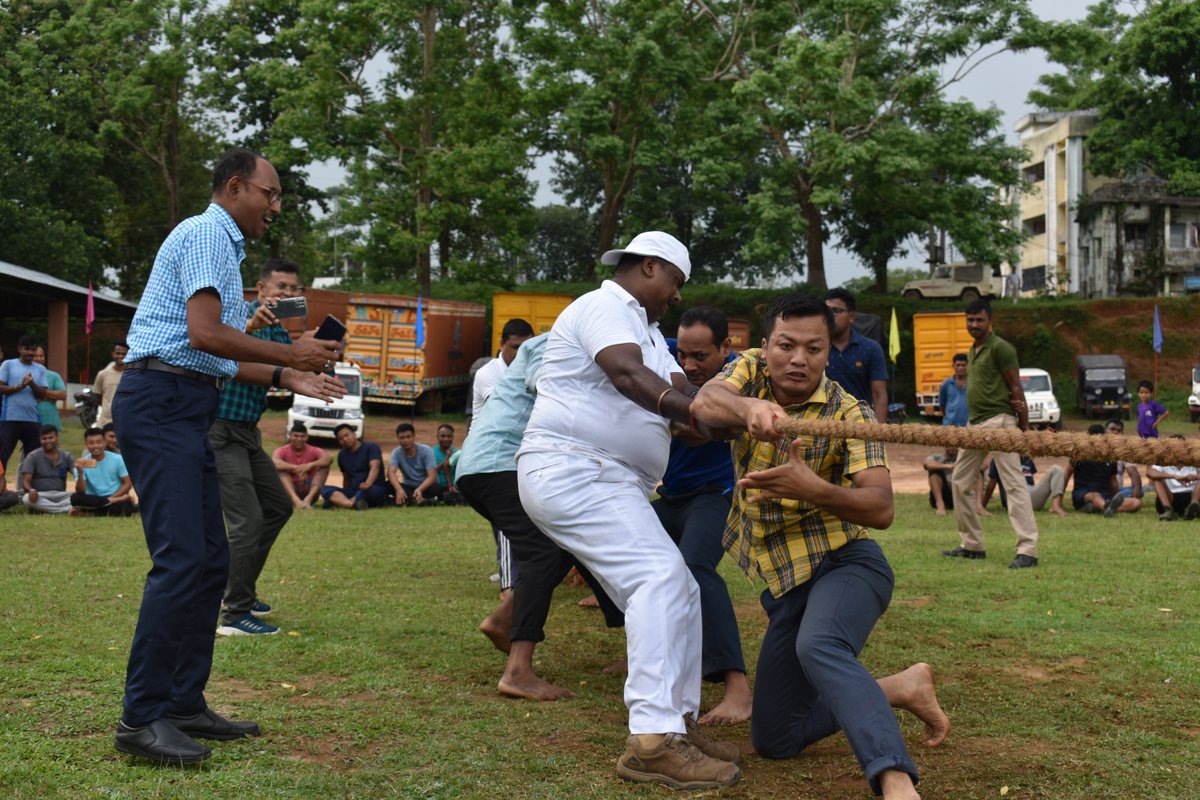 Dhalai_Police's tweet photo. Intra-District Tug of War organised by Dhalai Police supported by HDFC Bank, Ambassa Branch.
HUM FIT
TOH INDIA FIT
FIT DHALAI POLICE
#fitindian
#dmdhalai
#TripuraPolice
#fitdhalaipolice
#SevaVeertaBandhuta https://t.co/BdX8eavso4