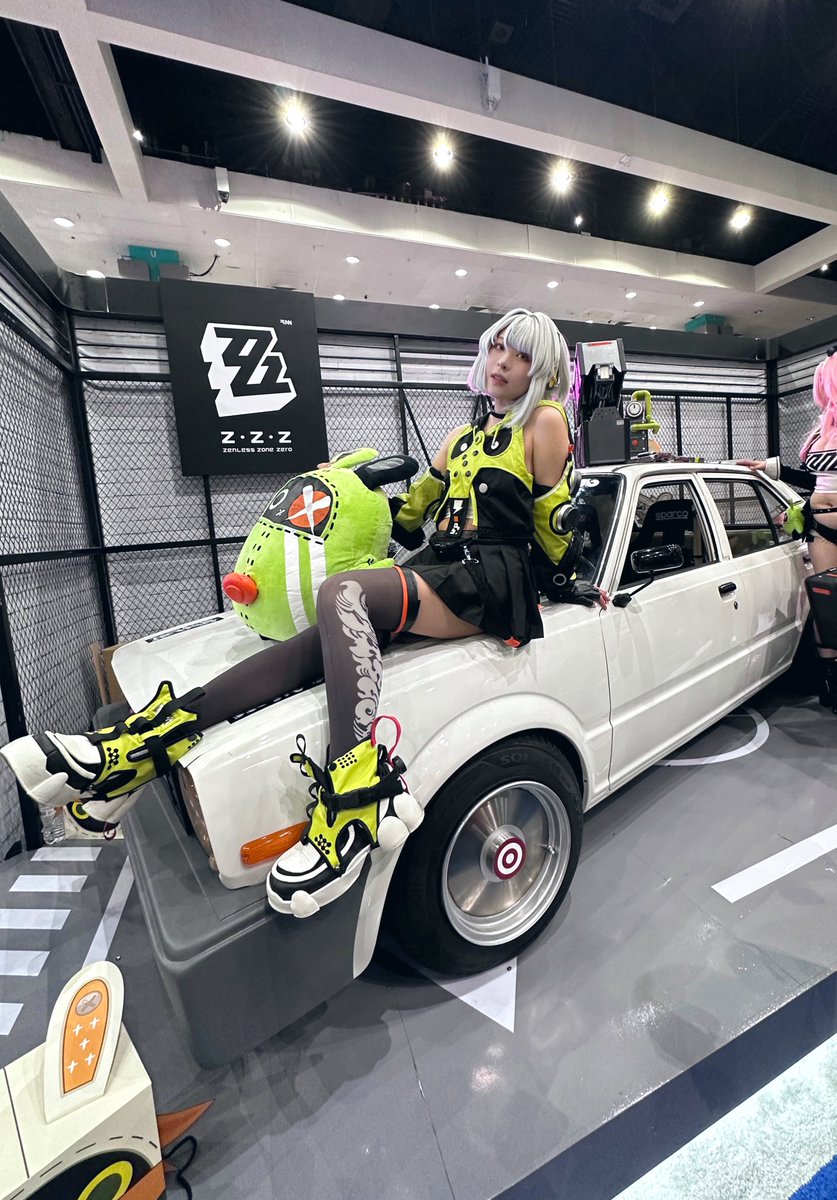 arurinh_'s tweet photo. visited the cuties at the zenless zone zero booth at anime expo! #zzzero #IBangboo https://t.co/k86p9Am5rH