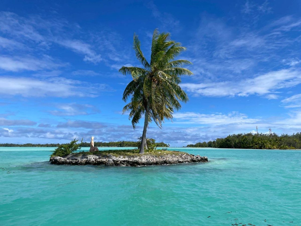 Mayabaqaq's tweet photo. Conrad Bora Bora, Tahiti, Hermes in the legendary island https://t.co/Zqn3ltzbRh