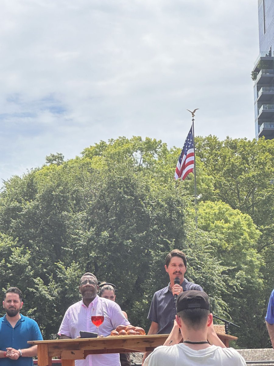 HolyRoller24's tweet image. #ComeToTheTable 🥖🍷✨🇺🇸🤝🫡😤