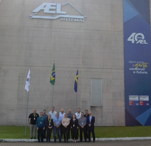 DefenseLrca's tweet photo. AEL Sistemas irá produzir e entregar 36 shipsets do caça Gripen para o Brasil e mais 60 para a Suécia
#AELSistemas #Gripen #Saab #HeadUpDisplay #HelmetMountedDisplay #WideAreaDisplay
https://t.co/sSb5pL8ZPH https://t.co/Gafkt0mDpu