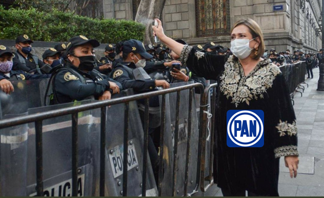 elgatopolitico_'s tweet photo. XÓCHITL GÁLVEZ
-Ni es indígena, ni es pueblo, ni viene de abajo, ni tampoco representa a las mujeres

-Clasista, vividora del erario, cínica y simuladora profesional que representa a los intereses de los potentados
 
La tienen súper difícil para convencer a la mayoría de los mexicanos de lo contrario
 
Gracias por ponerla tan fácil el 2024 para Morena y aliados, PRIAN