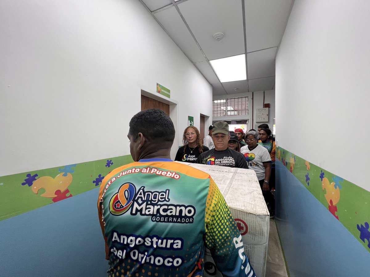 comandosergioh's tweet photo. El trabajo en equipo fortalece y más cuando es para el presente de la patria, quienes seguirán contando con unos espacios dignificados para el bienestar de nuestros niños y niñas #TEA en el #Caipa Bolívar #ConMaduroPaLante https://t.co/w28e0Oq47g