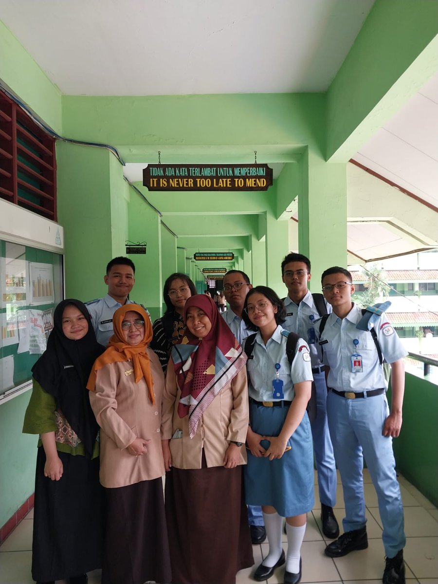 gilangabdul73's tweet photo. Halo 🖐️, kenalin gue gilang mau sharing perjalanan gapyear gue dan proses #BikinCerdasBeneran versi gue. Sebelumnya gue itu lulusan th 2020, anak gapyear dan akhirnya bisa lulus PolstatSTIS dan UTBK (kalau skrng namanya SNBT) ~cont https://t.co/Mew1SVhbn7