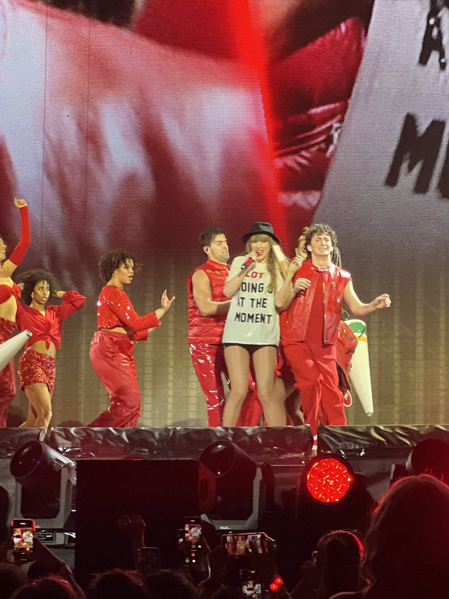 KatelynFitts's tweet photo. @hushmirrorball Atlanta Section B Row 11 https://t.co/fIvVV8b0I6