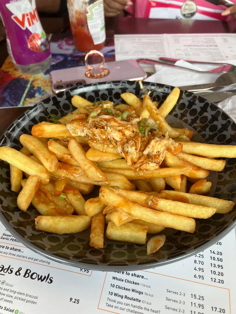 KarinaArchie's tweet photo. @NandosUK This looks nothing like my sad portion of loaded chips at Wednesbury Junction 9 yesterday https://t.co/w13DJpLG6q