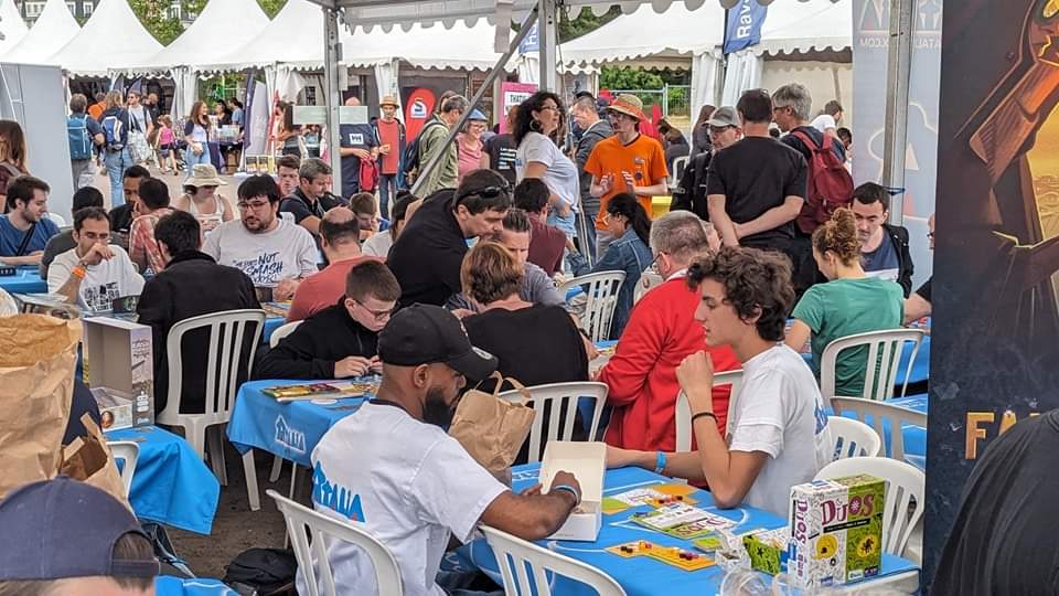 Atalia Jeux (@atalia_jeux) on Twitter photo Nous étions tellement sous le feu de l'action que nous avons oublié de prendre des photos du stand. Le public a carrément été au rendez-vous, nos tables n'ont pas désemplit. Voici tout de même quelques souvenirs...
<a href="/ParisestLudique/">Paris est Ludique !</a> #j2s #FESTIVAL Nous étions tellement sous le feu de l'action que nous avons oublié de prendre des photos du stand. Le public a carrément été au rendez-vous, nos tables n'ont pas désemplit. Voici tout de même quelques souvenirs...
<a href="/ParisestLudique/">Paris est Ludique !</a> #j2s #FESTIVAL