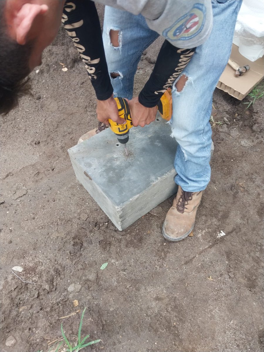 misol140's tweet photo. Este lunes, nuestros equipos en coordinación con @CECSA_SV y @AutoridadAguaSV, @CastanedaCJorge, instalan los biodigestores en el proyecto que se construye para 14 familias en San Bartolomé Perulapía, Cuscatlán. https://t.co/OucqwKoHX7