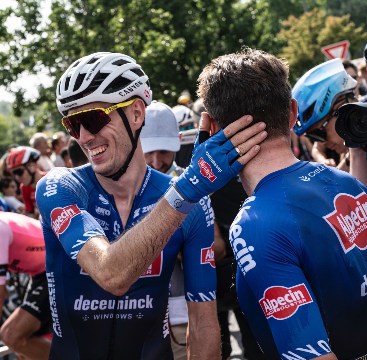 AlpecinPT's tweet photo. TEAM APPRECIATION POST 💙

This was once again the work of 8 excellent riders… and a lot of people behind the scenes. Staff, partners, fans, … 

This one is to every individual who has his/her contribution to this TEAM! 🏆

#AlpecinDeceuninck #TDF2023 

📷 Mr. Pinko https://t.co/QTcFEkMOEp