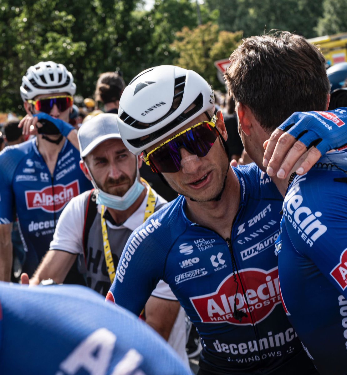 TEAM APPRECIATION POST 💙

This was once again the work of 8 excellent riders… and a lot of people behind the scenes. Staff, partners, fans, … 

This one is to every individual who has his/her contribution to this TEAM! 🏆

#AlpecinDeceuninck #TDF2023 

📷 Mr. Pinko