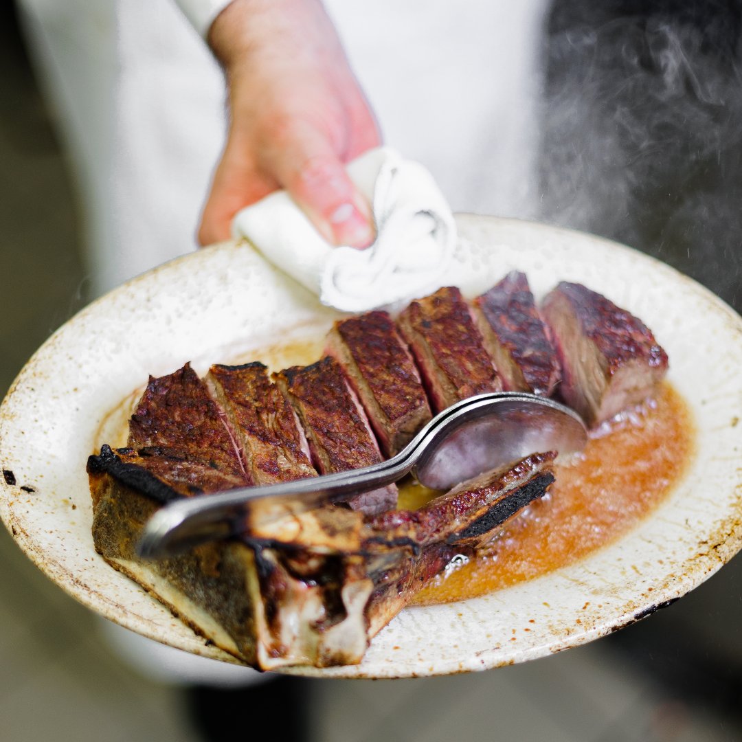 Wolfgangssteak's tweet photo. Our steaks are always cooked to absolute perfection 🥩

#Wolfgangs #NJ #Steaklovers #MediumRare #ExtraSides https://t.co/dbZuuLT3nS