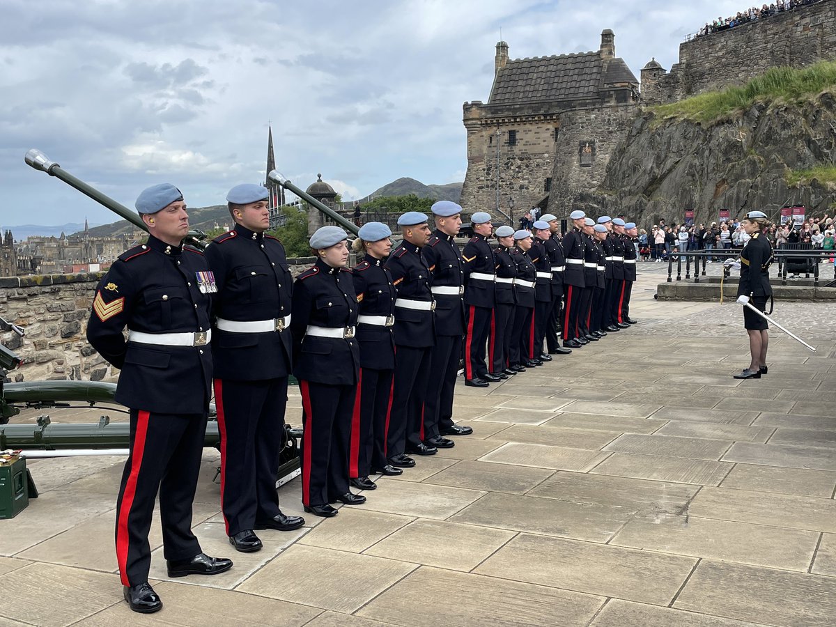 Members of <a href="/47RegtRA/">47th Regiment Royal Artillery</a> fire a 21-gun salute at <a href="/edinburghcastle/">Edinburgh Castle</a> to mark the arrival of King Charles for the start of Royal Week in Scotland