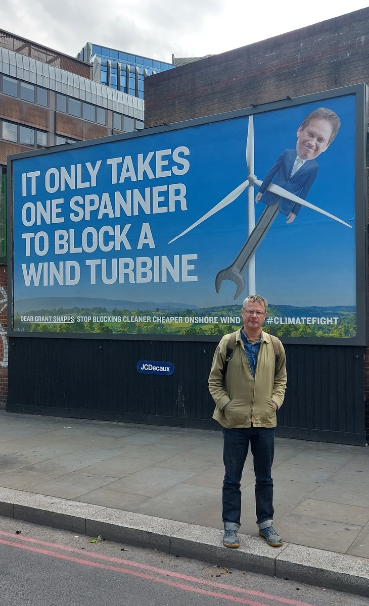 Some even bigger posters up in London now... 👀

And it's clear from talking to the constituents of Welwyn Hatfield earlier today that they don't have much time for their MP @grantshapps and his (almost non-existent) climate policy

#ClimateActionNow #ClimateFight #onshorewind