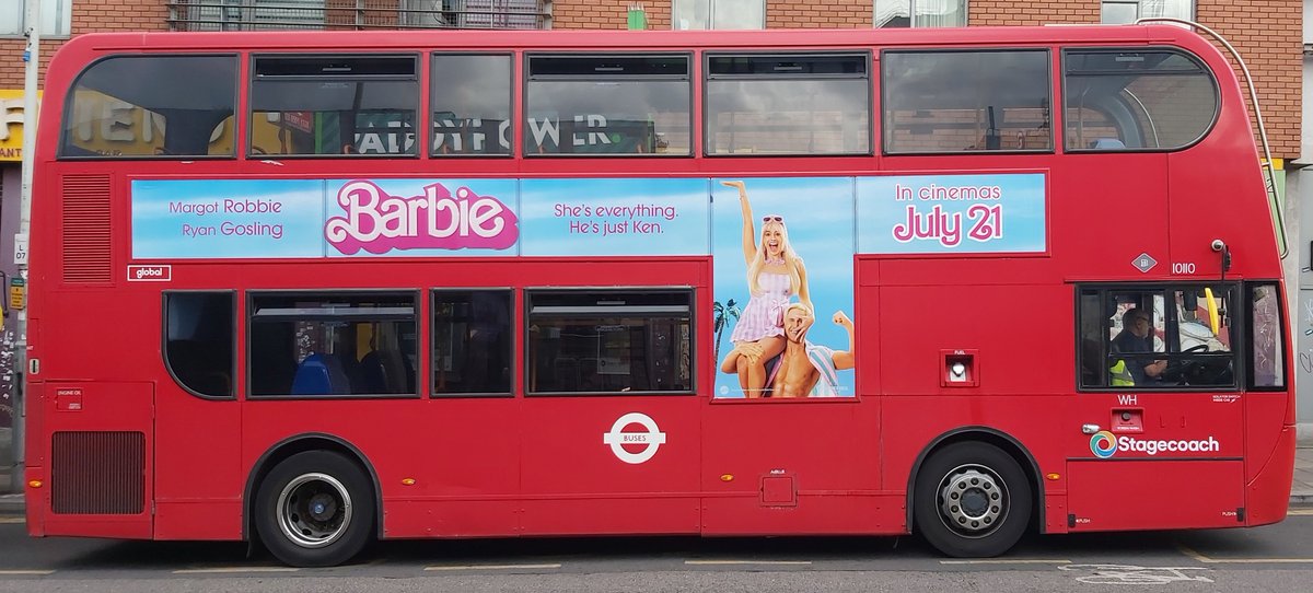 FilmsQuirky's tweet photo. #Barbie (2023)
#LondonBusFilmTSide #LondonBusFilmPoster 🚌
#WarnerBros #Mattel #MattelFilms #HeydayFilms
#FilmTwitter 📽️ 🎬 https://t.co/QXpJXAsGg9