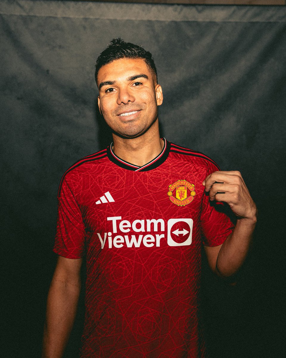 UnitedStandMUFC's tweet photo. 🇧🇷 Rate the new shirt... 👇 #mufc https://t.co/pYwK54lPC4