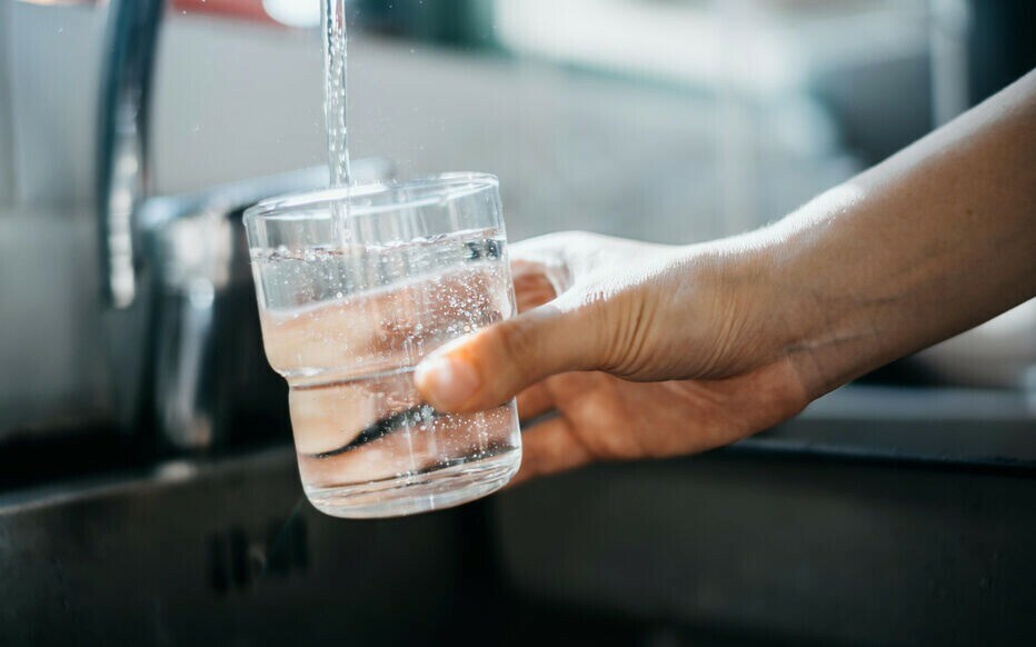 le_Parisien's tweet photo. 🔵EXCLUSIF | L’eau potable d’Île-de-France contaminée par un solvant potentiellement cancérigène

Le solvant 1,4-dioxane a été retrouvé en masse dans les nappes phréatiques lors d’une campagne de recherches de l’Agence nationale de sécurité sanitaire.

➡️ https://t.co/wqcD0oMDZ3 https://t.co/l8gJ7jHDvu