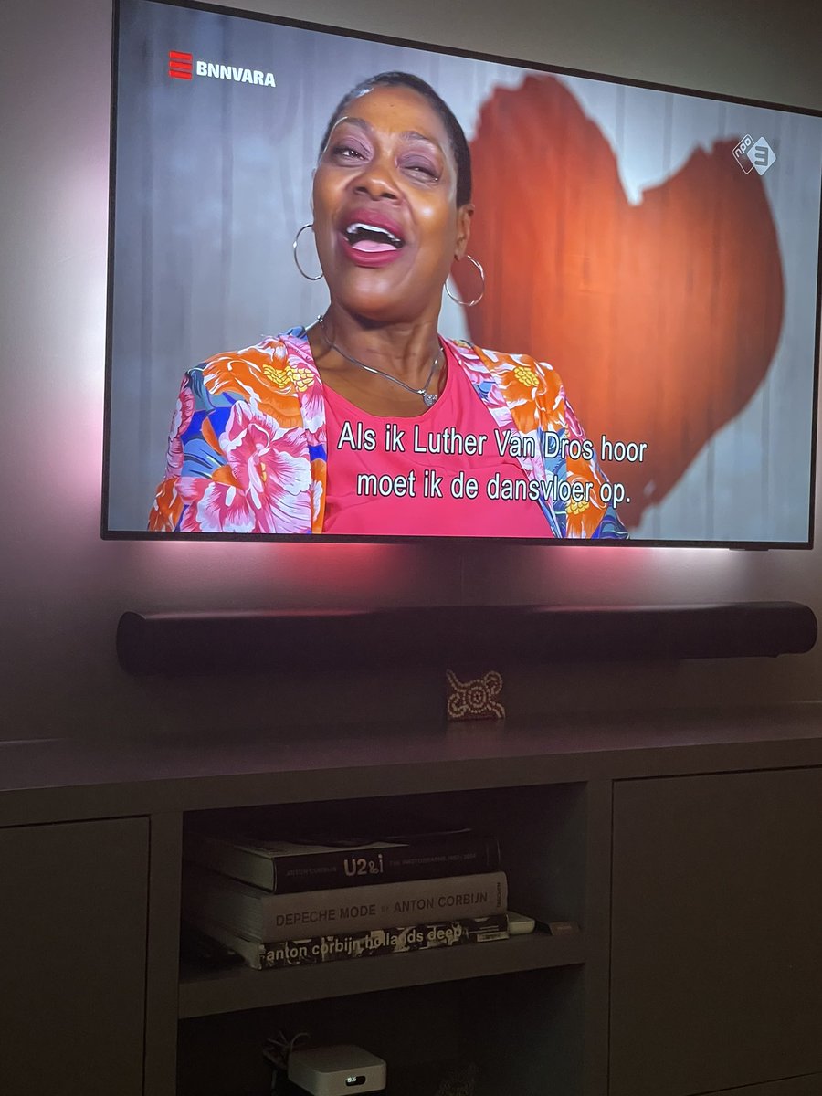 joskeijsper's tweet photo. De vertaler van First Dates is niet goed op de hoogte van de oude en wereldberoemde soul zangers! Wie bedoelt u? #luther #vandross misschien? #firstdates https://t.co/ywG1FkX8W4