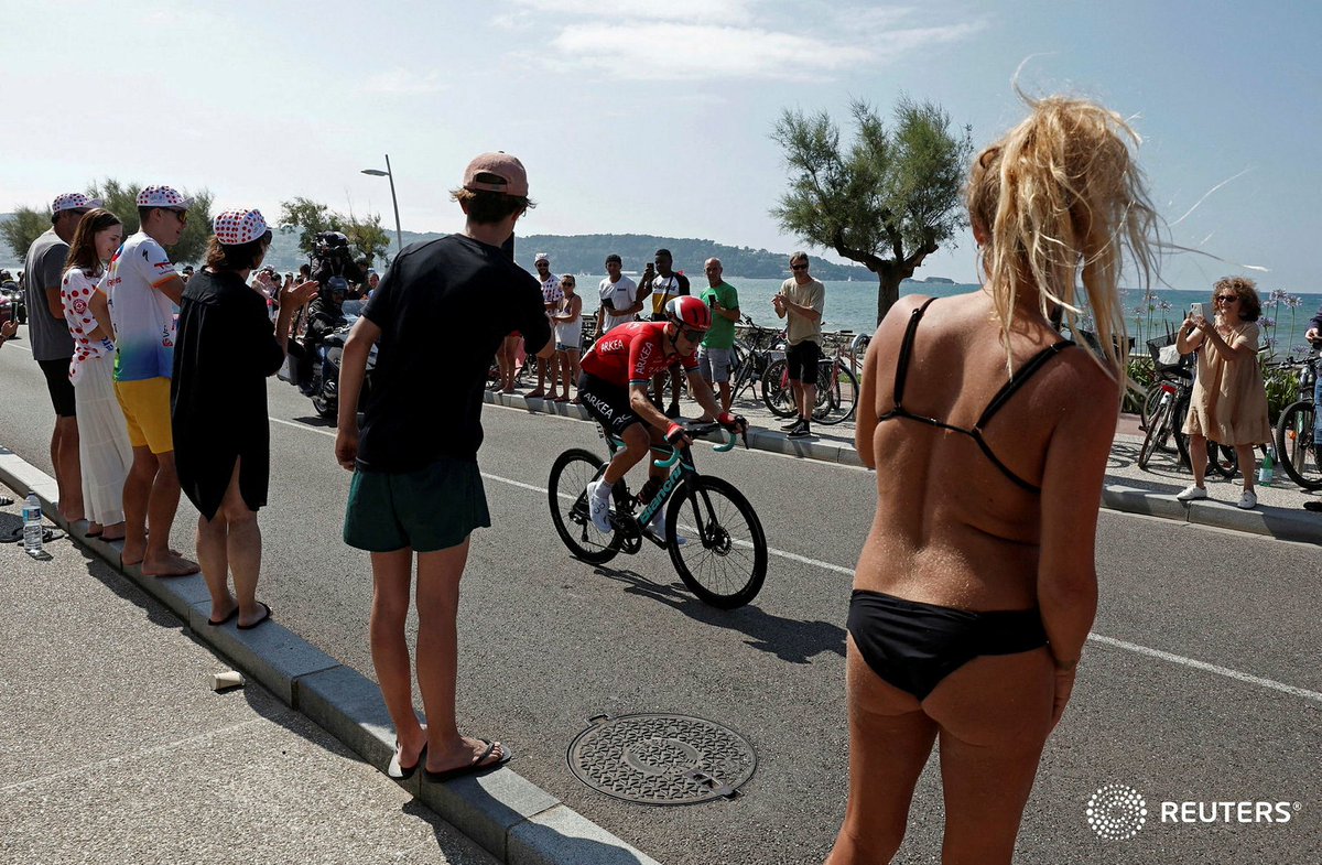 sandra_auger's tweet photo. Cycling - Tour de France - Stage 3 - Amorebieta-Etxano to Bayonne - France - July 3, 2023. #reuters #TourDeFrance2023 #TDF2023 @reuterspictures 📸@benoit_tessier @stephanemahe https://t.co/GlJiOsGWDZ