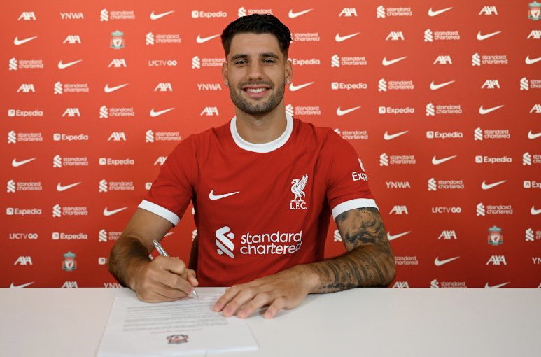 ftblreport's tweet photo. What players does YOUR club 🫵 need to sign this summer? 👀

Arsenal, Liverpool and Manchester United edition

A thread https://t.co/tTIxWRVNcA