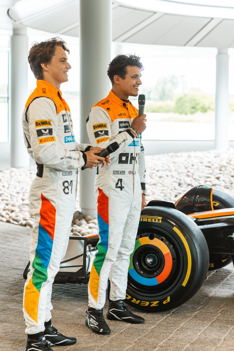 McLarenF1's tweet image. ❤️💙💚💛

New race threads for Oscar and Lando. 👀

#ChromeIsBack