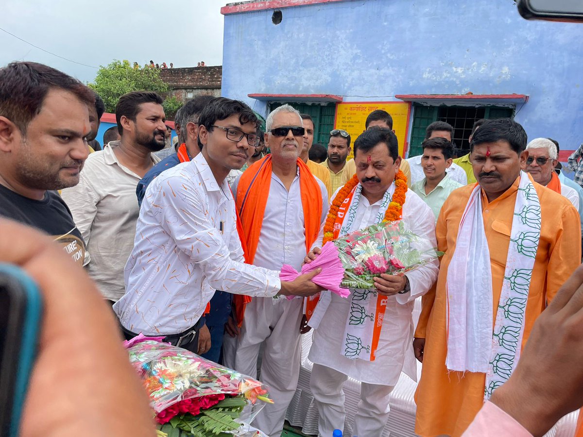 JNKushinagar's tweet photo. जल जीवन मिशन के अंतर्गत जनपद कुशीनगर ग्राम सभा देवरिया बाबू गावँ में शुद्ध पेय जल हेतु ओवरहेड टैंक निर्माण हेतु माननीय सांसद श्री विजय कुमार दूबे व माननीय  विधायक विनय कुमार गोंड जी द्वारा भूमि पूजन किया गया।
@upswsm 
@jaljeevan_ 
@dm_kushinagar 
@CdoKushinagar https://t.co/1JFNI8MmOI