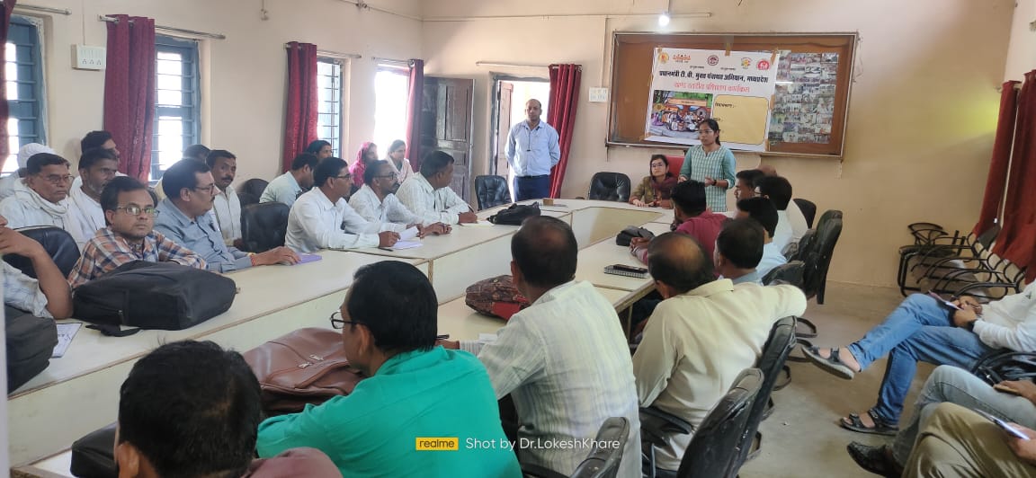 BankhediMp's tweet photo. Today we organized a meeting on TB free India under the guidance of DTO Dr. Priyanka dubey We gave training  about TB.. in which respected CEO sir and sarpanch and secretary were present
TU Bankhedi
@TbDivision 

@CMMadhyaPradesh 
 
@MoHFW_INDIA 
@healthminmp 
@NHM_MP 
@PMOIndia https://t.co/DdKFtaSa5g