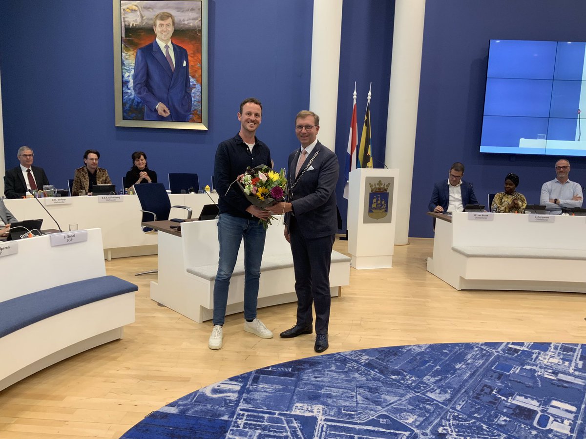 RaadVeenendaal's tweet photo. @EvertKok neemt afscheid als raadsadviseur beeldvorming en communicatie van #RaadVeenendaal. Evert, bedankt voor al je inzet! Veel succes en tot ziens in je nieuwe rol als senior-communicatieadviseur en woordvoerder van het college @gemVeenendaal https://t.co/XlrLw0xf39