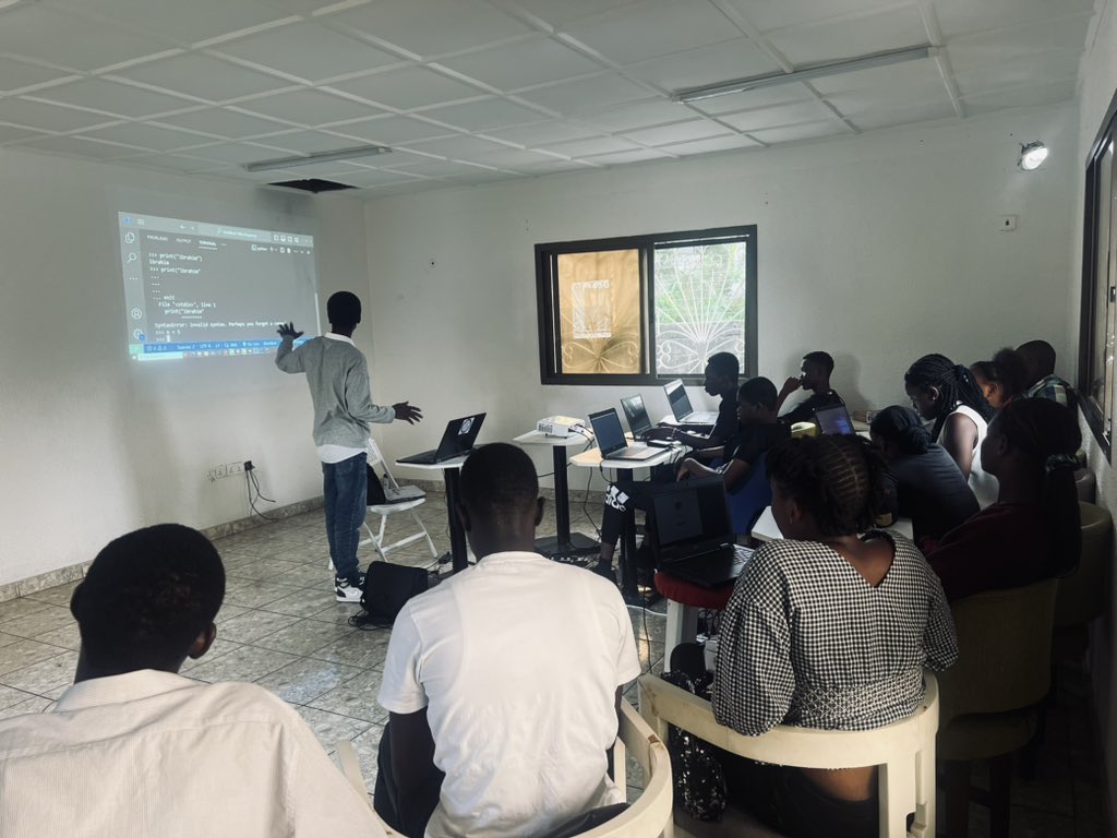 yokie_hawa's tweet photo. Started our technology summer program with a bang!! The mission is simple: To engage kids in tech classes that foster radical imagination, and encourage discussions about important ideas while creating an inclusive environment.
#By_the_youth_for_the_youth? https://t.co/YNQYv3CirV