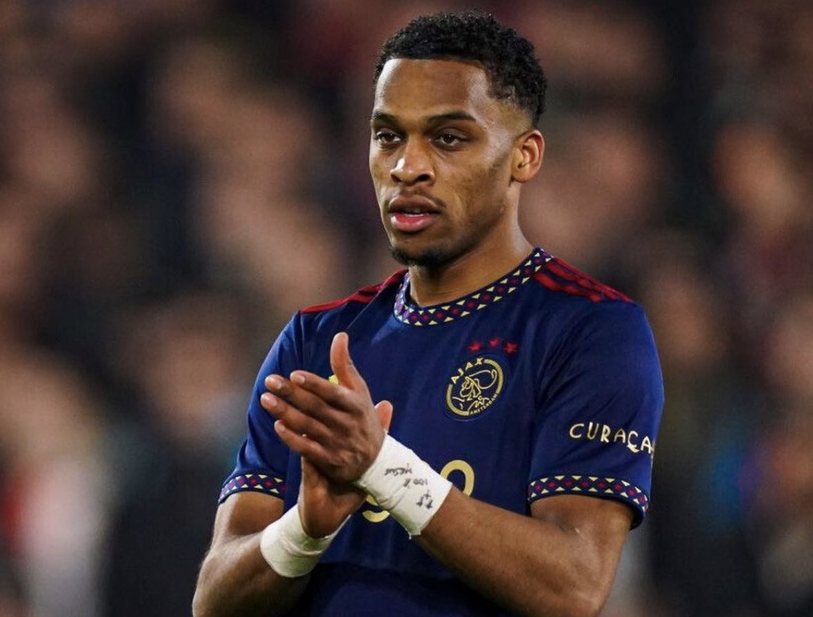 🚨 Arsenal are expected to conclude their agreement for Ajax defender Jurrien Timber within the next week, with the player earmarked to be Mikel Arteta’s first choice right-back in the new season. [@deathirwin, Sun] #Arsenal