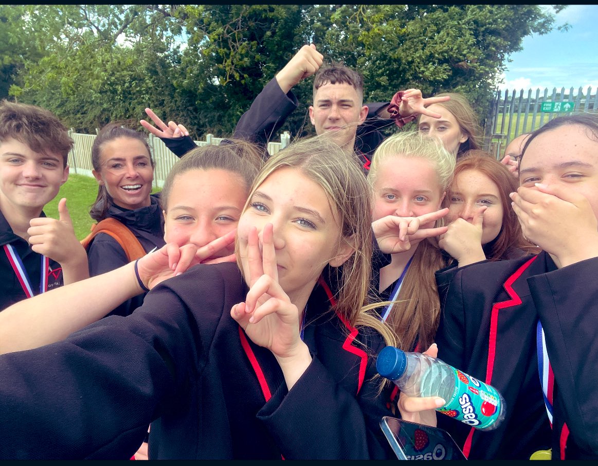 ArrowValePE's tweet photo. Hockey Festival continued. We all love a fixture selfie! #spottheteacher @ArrowValeSchool @redditchhc @GamesRedditch @EnglandHockey https://t.co/Nf5TW47axW