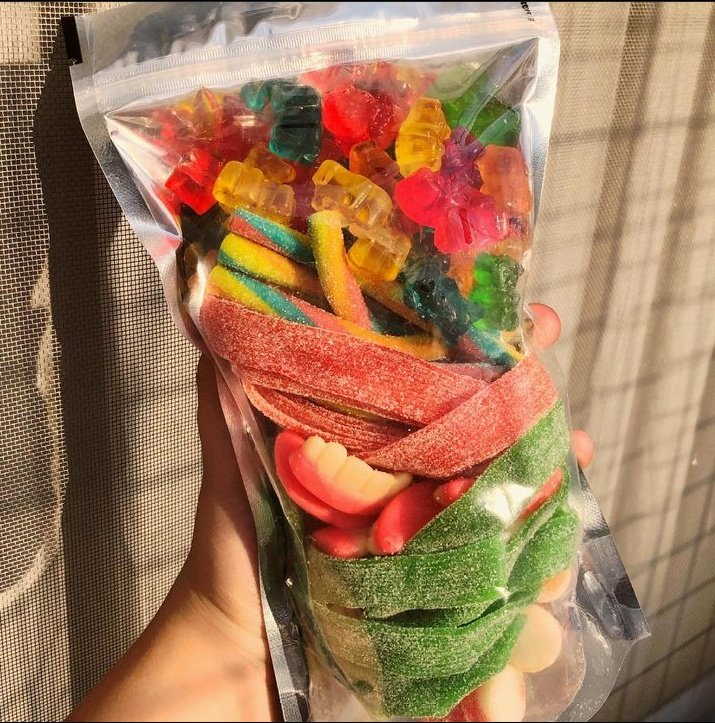 AmpiLunaa's tweet photo. empezo la semana de la dulzura y yo solo quiero esto😭 https://t.co/oPa9d06qBZ