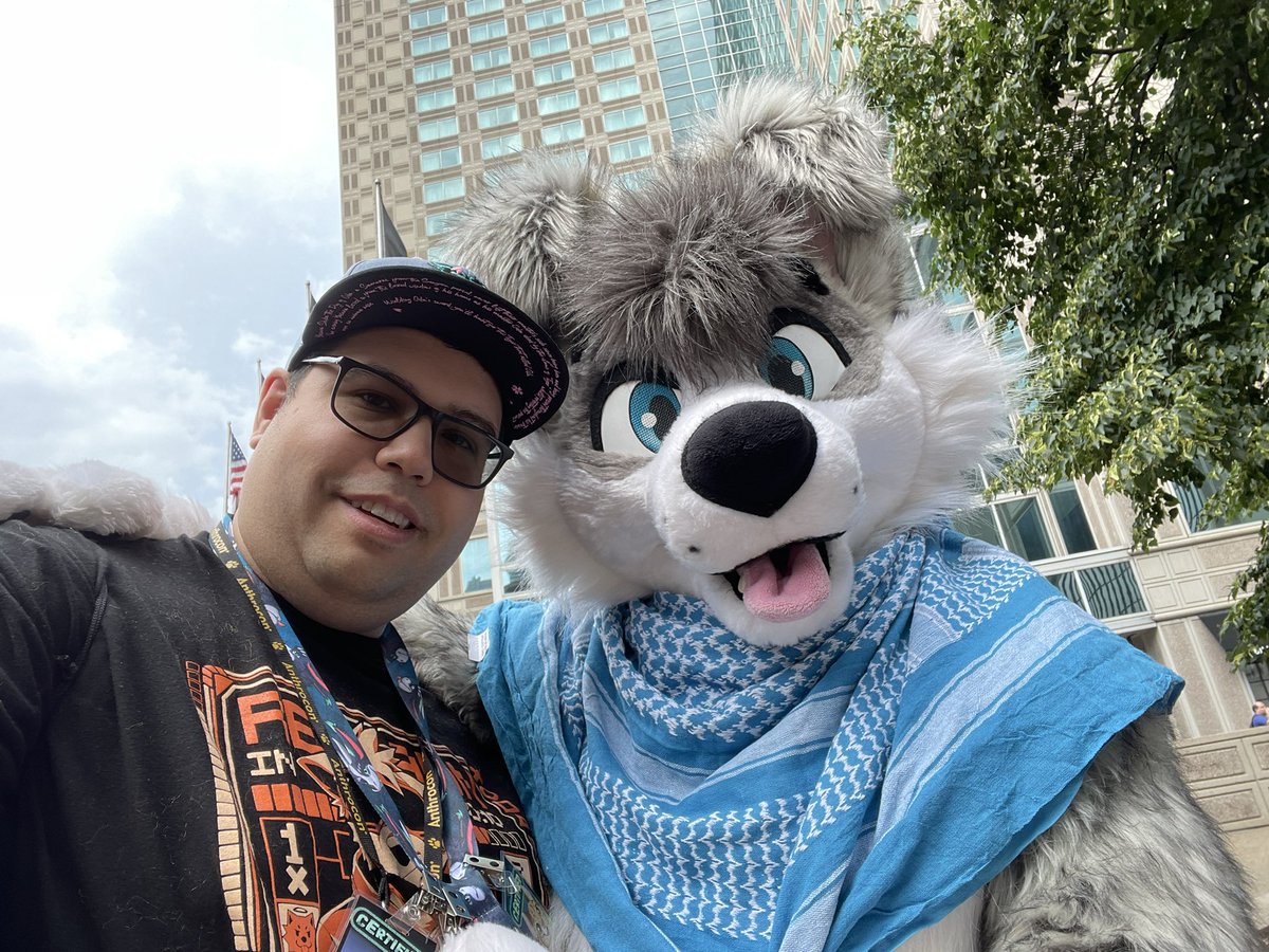 Had a run in this new collie on the block! Naw, it’s just <a href="/shepbutt/">Pilot</a> :3