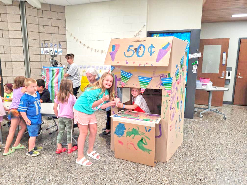 Our annual Curiosity Camp @ the ECC was once again a huge success! Mrs. Swain’s Curiosity Camp friends learned the basics of creating, building and operating a business. Then campers purchased sno cones from the business. Great work, Curiosity Camp!
