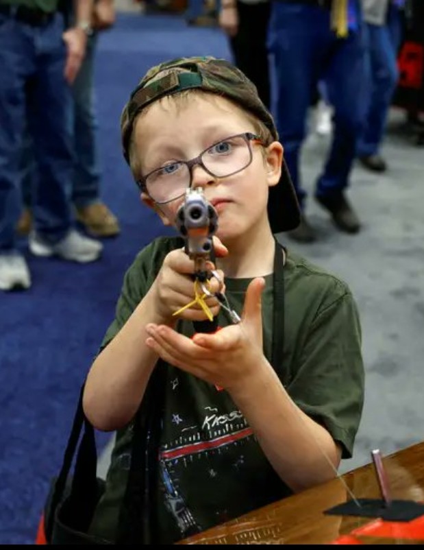 dan6654's tweet image. If anybody ever says that trans folk are groomers, show them this picture. This is grooming. This is teaching children that life has no meaning. No one has been killed by a drag performance. 10's of thousands of people die by gun violence every year.