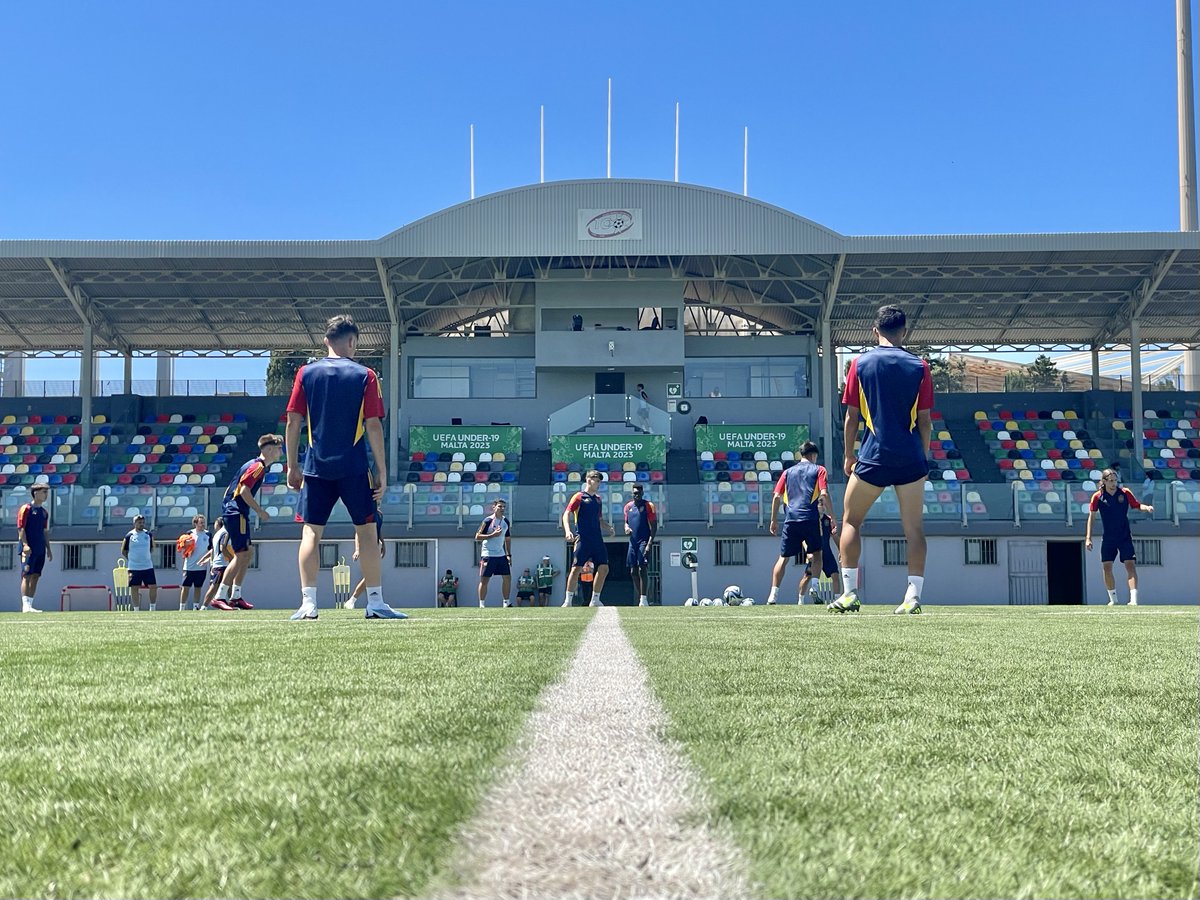 SEFutbol's tweet photo. 🤩 ¡𝕊𝕆𝕃𝕆 𝔽𝔸𝕃𝕋𝔸ℕ 𝟚𝟜 ℍ𝕆ℝ𝔸𝕊!

⌛ 𝗠𝗮𝗻̃𝗮𝗻𝗮, a las 𝟮𝟭:𝟭𝟱 horas, la @SEFutbol sub-19 debuta en el Europeo de Malta ante Islandia 🇮🇸.

🏟 Los nuestros ya conocen el 𝑪𝙚𝒏𝙩𝒆𝙣𝒂𝙧𝒚 𝑺𝙩𝒂𝙙𝒊𝙪𝒎, escenario del partido.

#U19EURO | #VolverAGanar https://t.co/iZPeKuF6pb