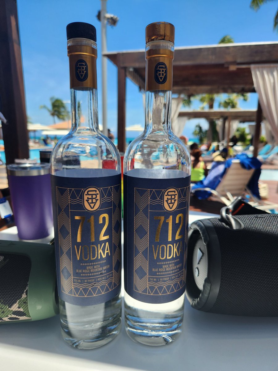 1294_face's tweet photo. 712 Vodka, Black Owned and Operated,  Destilled and bottled right in good ole North Carolina! #BlackOwned , #blackownedliqour, #vodka , #premiumvodka, https://t.co/3MsxjqiBVe