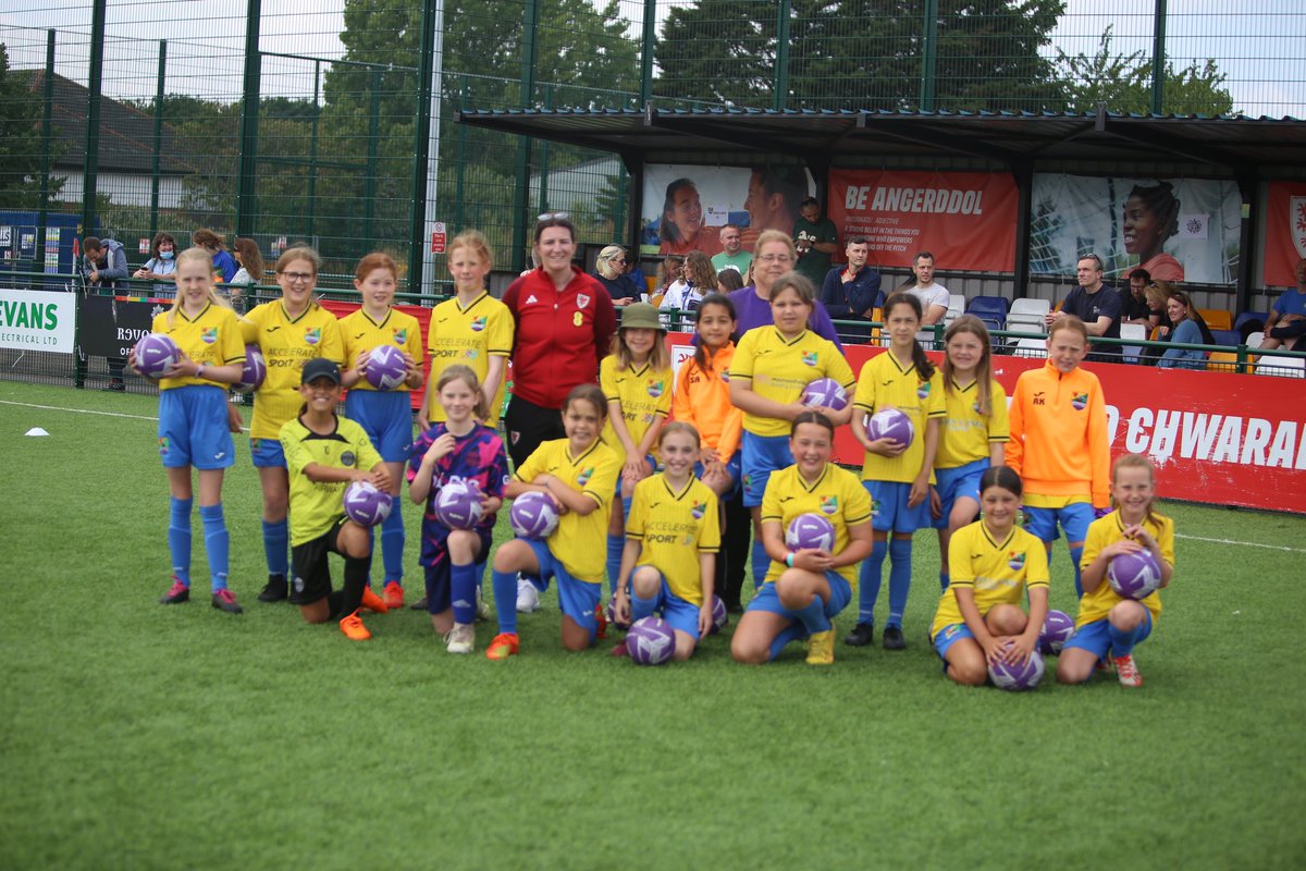 GwaliaUnited's tweet photo. β½οΈ ππ¨ππππ π¨π‘ππ§π β½οΈ
This weekend we were pleased to host the latest #HuddleUnite festival at Amdani Hi.
Huddle aims to introduce girls aged between 4-11 to football in a fun, relaxed, sociable & friendly way to ensure they have a positive first experience of football. https://t.co/eCHETHrTfn