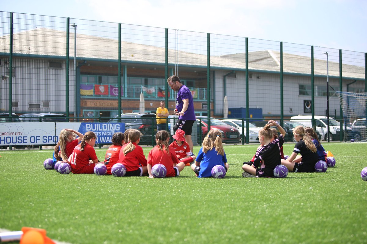 GwaliaUnited's tweet photo. β½οΈ ππ¨ππππ π¨π‘ππ§π β½οΈ
This weekend we were pleased to host the latest #HuddleUnite festival at Amdani Hi.
Huddle aims to introduce girls aged between 4-11 to football in a fun, relaxed, sociable & friendly way to ensure they have a positive first experience of football. https://t.co/eCHETHrTfn