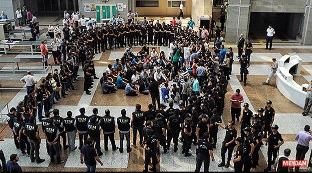 naftalanja_35's tweet photo. 17-25 kahramanları için, tutuklu hastalar için, bebekli anneler için, anne babasının yolunu gözleyen çocuklar için, haksız ve hukuksuzca mesleklerinden atılan KHK'lılar için, hapisteki gazeteciler için ADALET İSTİYORUZ!

#KHKlıAdaletİstiyor https://t.co/grcZ23BpXa
