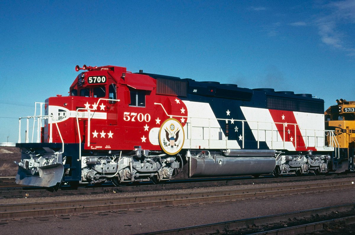 americanrails's tweet photo. A handsome Santa Fe SD45-2, #5700, shows off its Bicentennial livery in Kansas City on February 26, 1975. J. Primm photo. https://t.co/69HrIbqet9