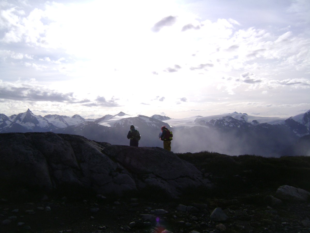 ttrockeng's tweet image. Staff from #TetraTechRockEngineering conducting terrain assessments and bedrock mapping for a high-voltage transmission line alignment selection through mountainous terrain in northern British Columbia.

#TetraTech #LeadingwithScience #rockengineering #rockmechanics