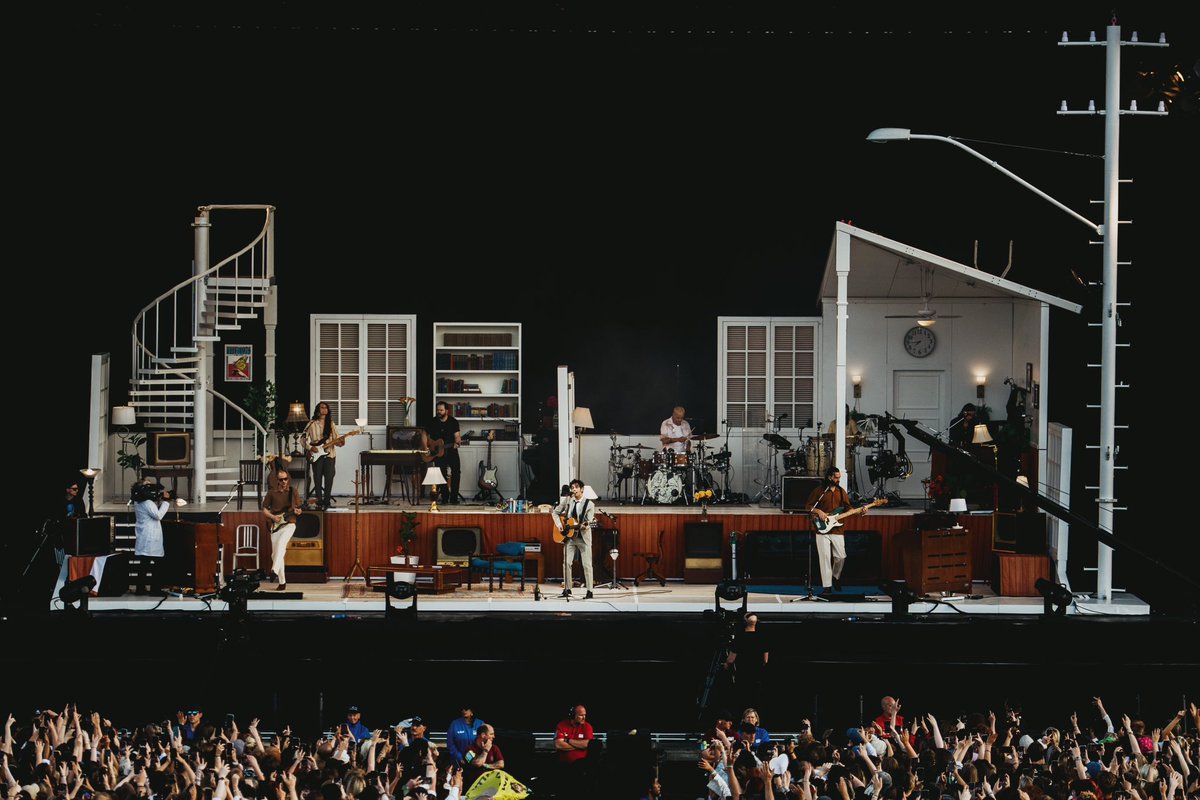 Dirty Hit tweet media