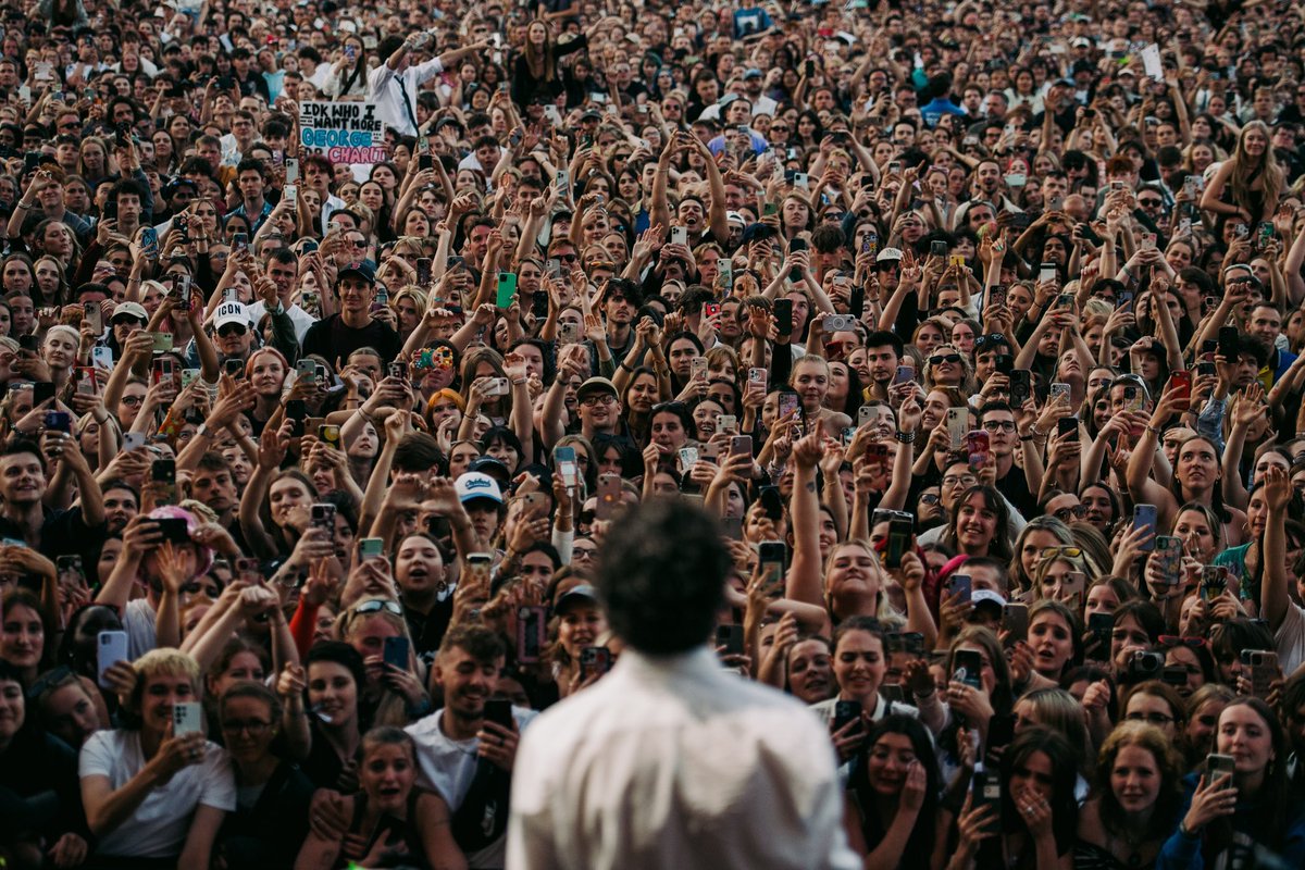 Dirty Hit tweet media