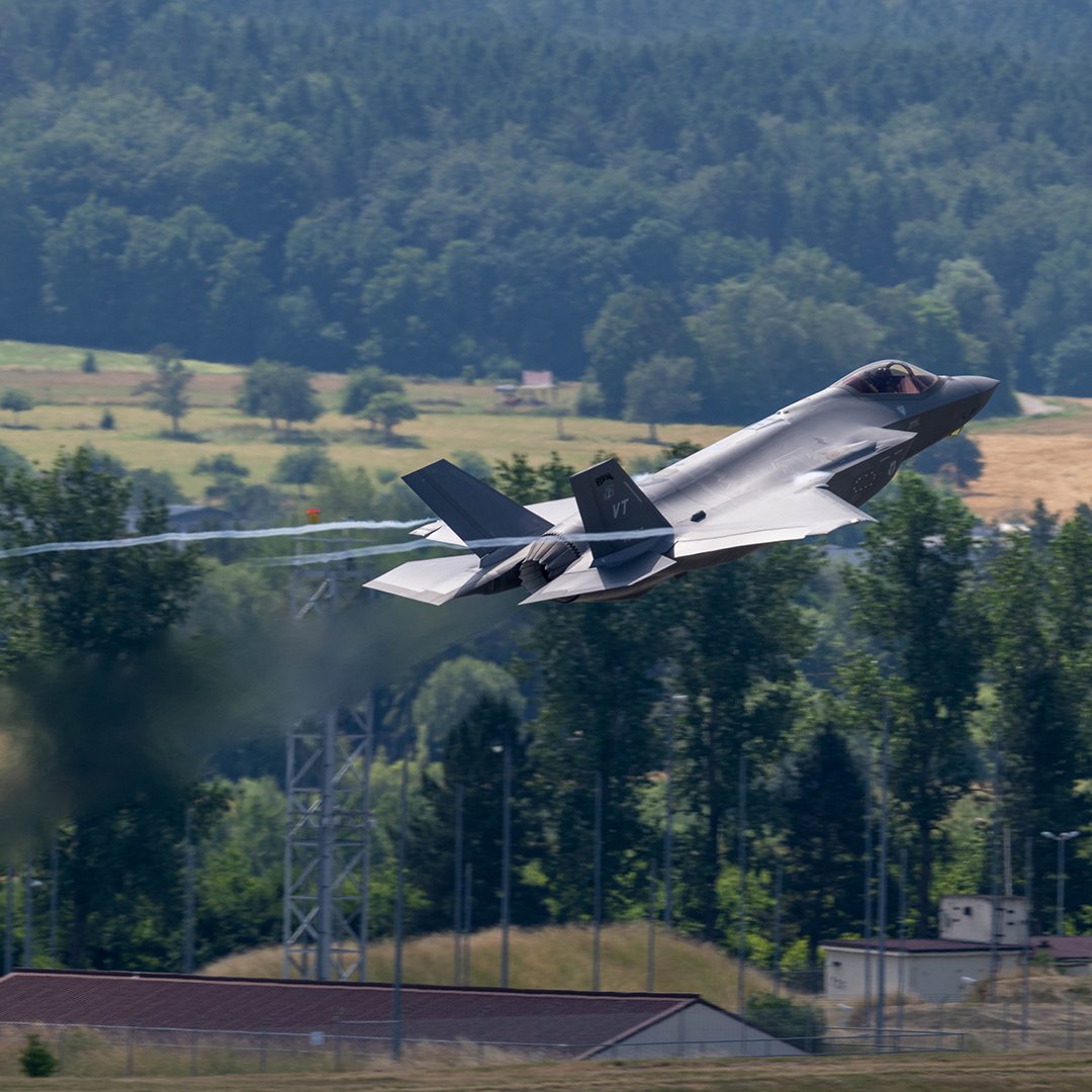 theF35JPO tweet picture