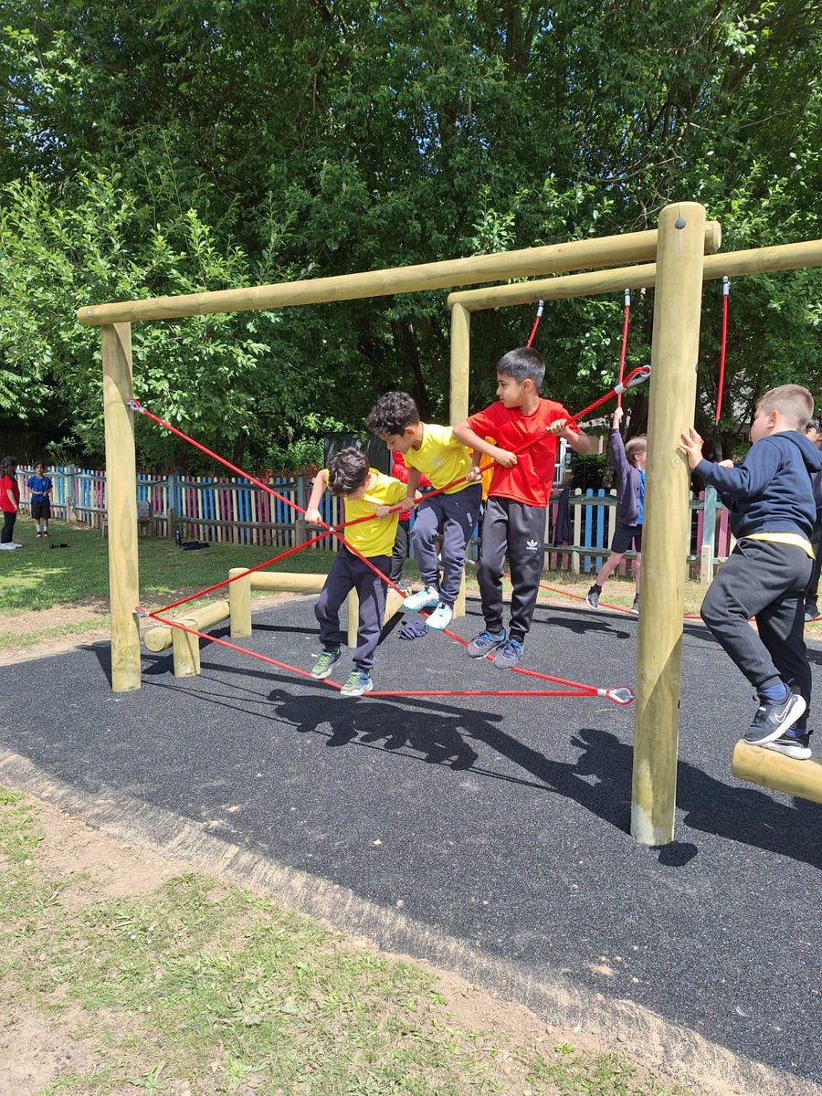 MissDaniel_BF's tweet photo. Year 2 enjoyed using the new play equipment at lunch time! ⁦@HeadBeechfield⁩ ⁦@BFS_Watford⁩ https://t.co/5CaQUM5Zh2